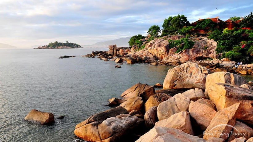 Tour bien nha trang gia re
